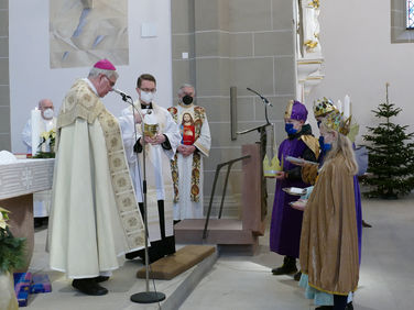 Diözesale Aussendung der Sternsinger des Bistums Fulda in St. Crescentius (Foto: Karl-Franz Thiede)